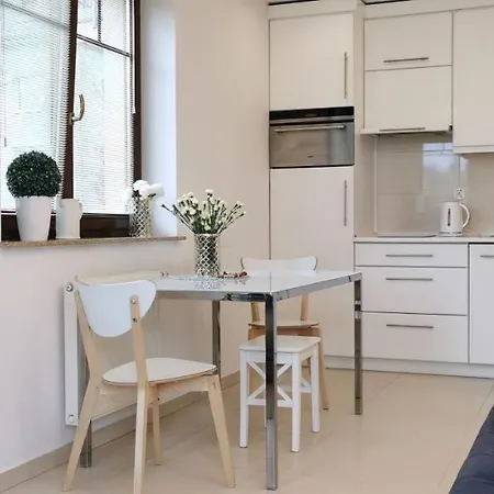 H2o Z Balkonem I Garazem, 300m Plaza Apartment